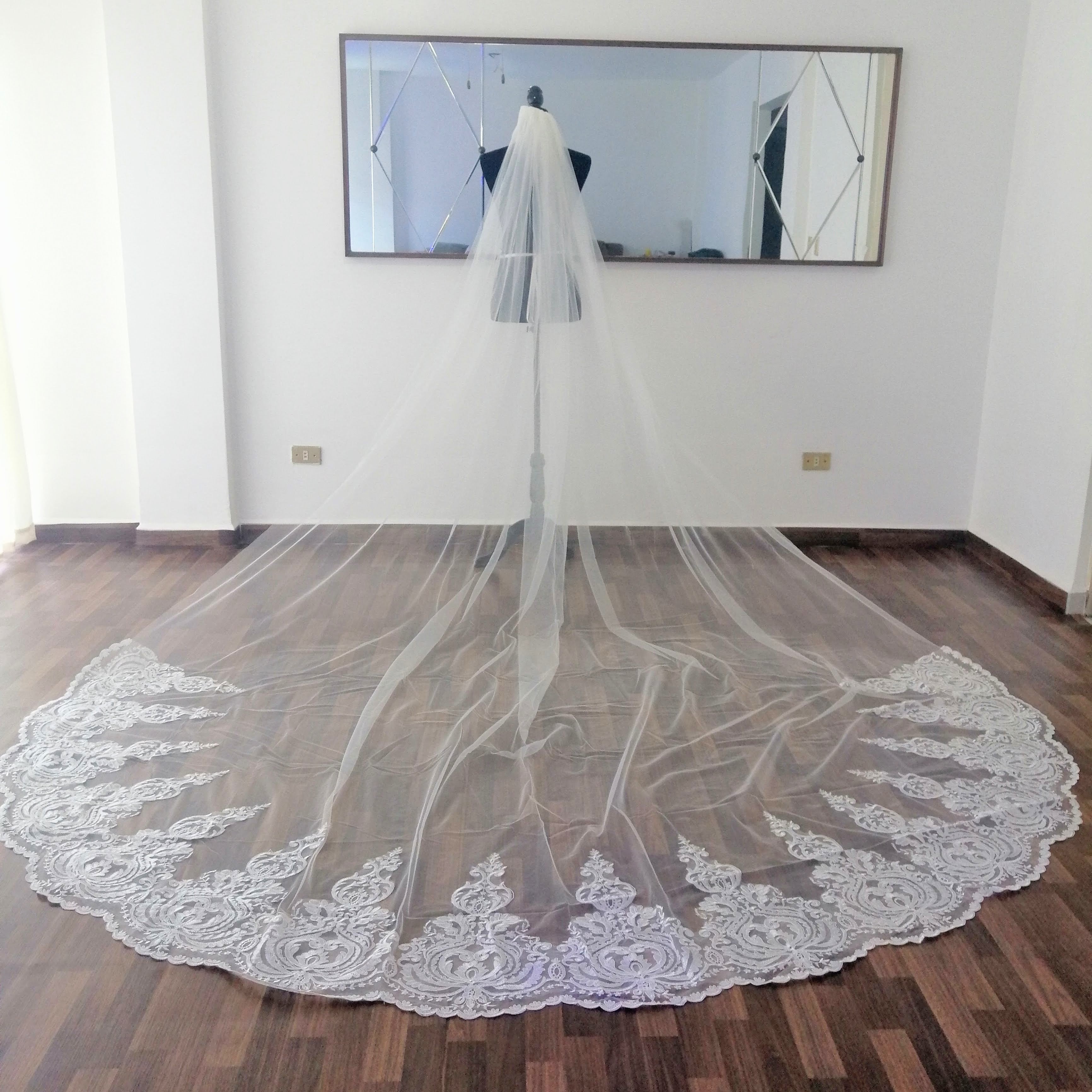 MONACO Mantilla Ivory 3.5 metros encaje en medio – Petit Atelier