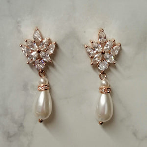 AR718 Aretes Rosas Marq y Perlas